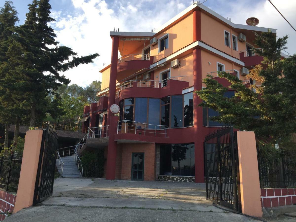 Hotel Moris Kryemedhej Luaran gambar